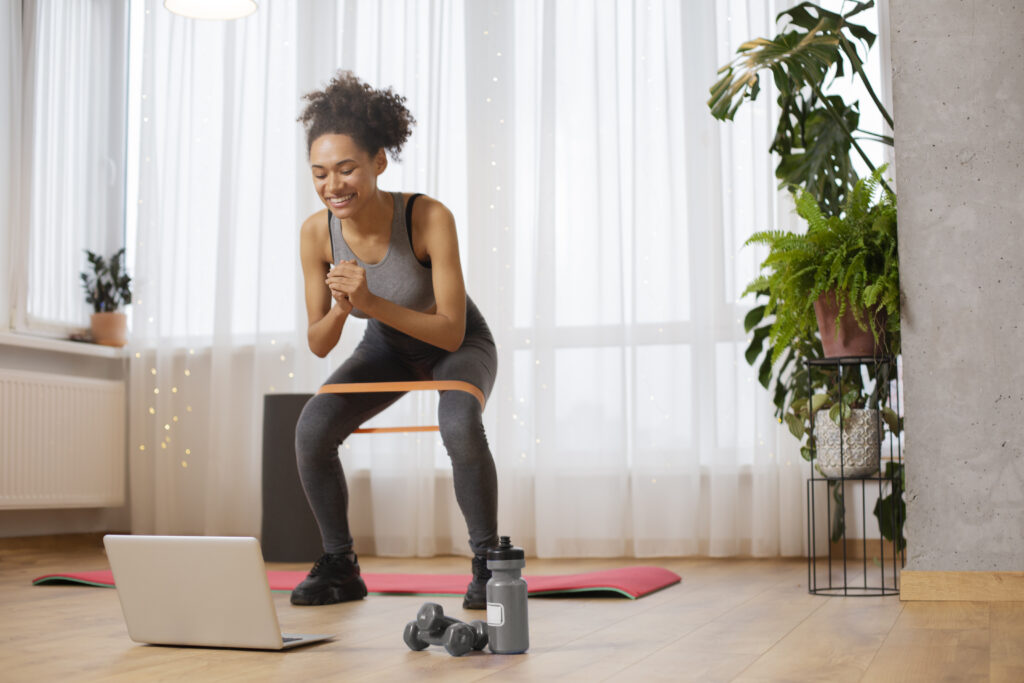Treino em casa para mulheres: Como definir seu corpo rápido Treino em casa para mulheres: Como definir seu corpo rápido